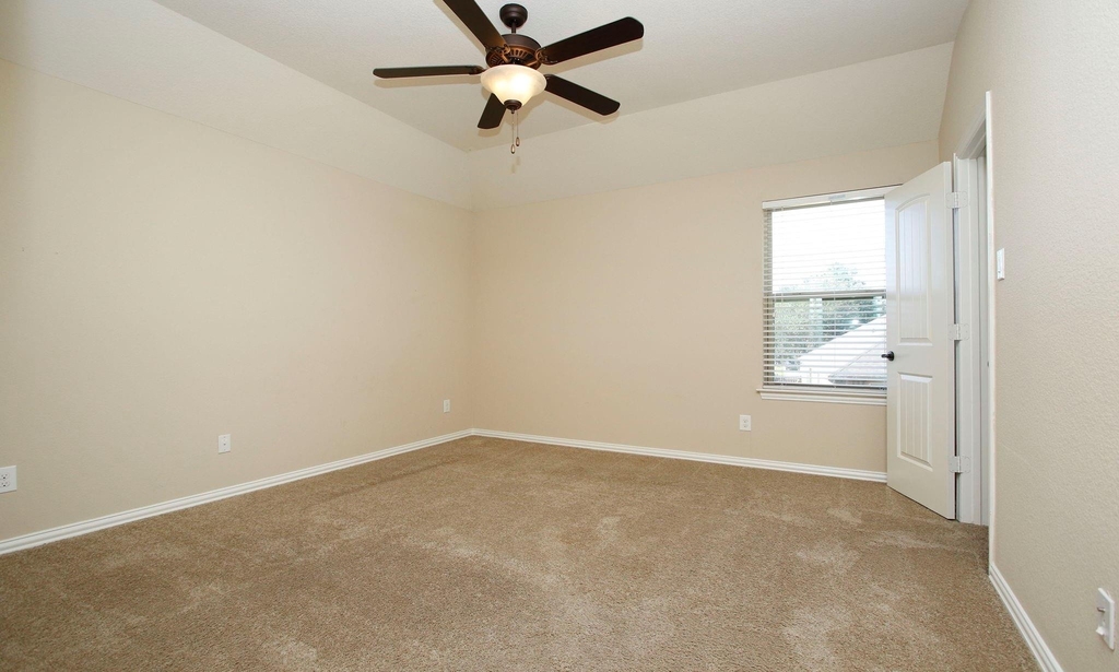 13827 Slate Mountain Lane - Photo 33