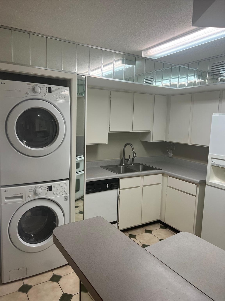 10811 Richmond Avenue - Photo 2