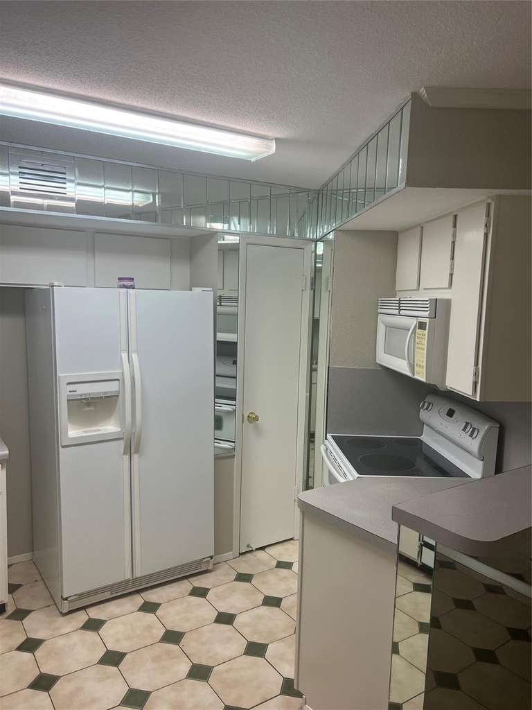 10811 Richmond Avenue - Photo 4