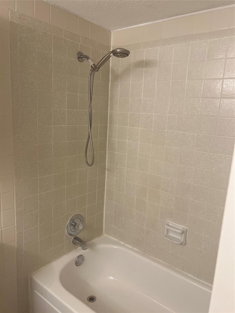 10811 Richmond Avenue - Photo 11
