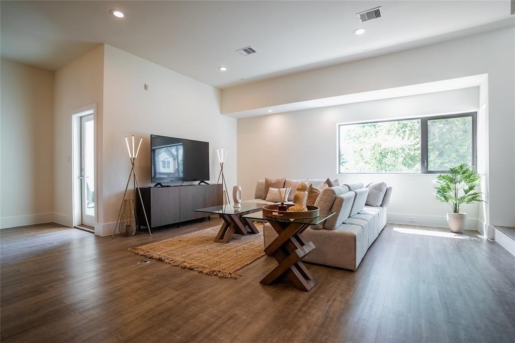 2212 Francis Street - Photo 2