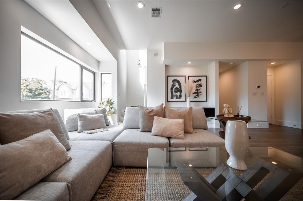 2212 Francis Street - Photo 5