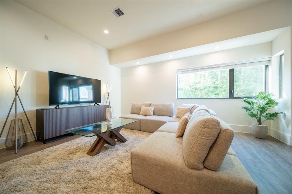 2212 Francis Street - Photo 10