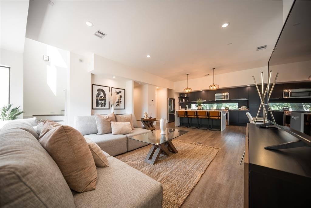 2212 Francis Street - Photo 6