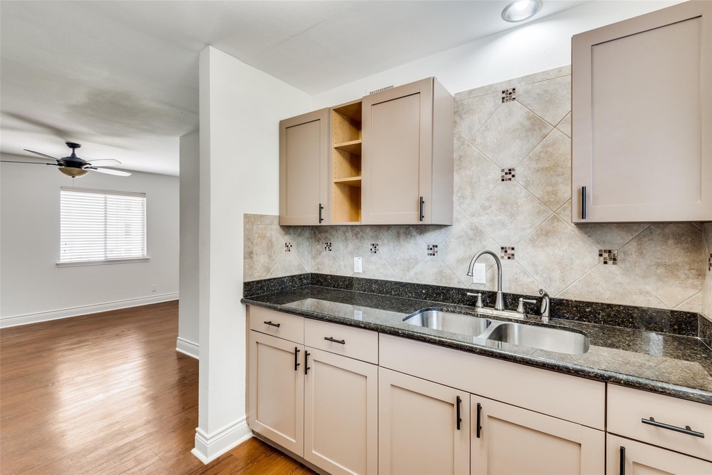 5612 Grover Avenue - Photo 2