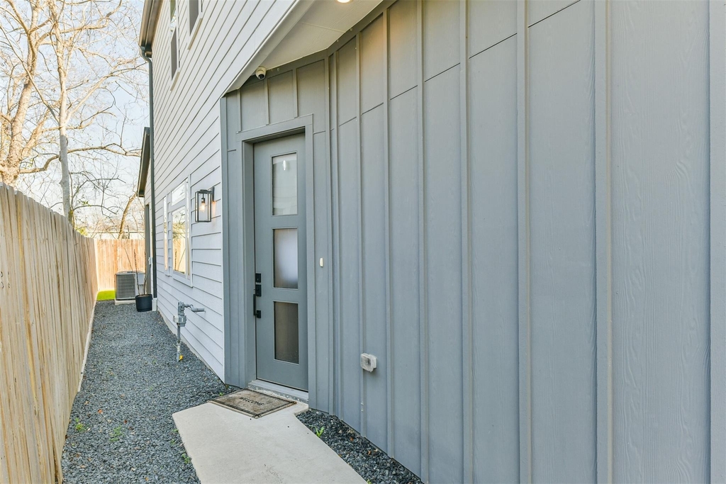 4211 Nichols St - Photo 1