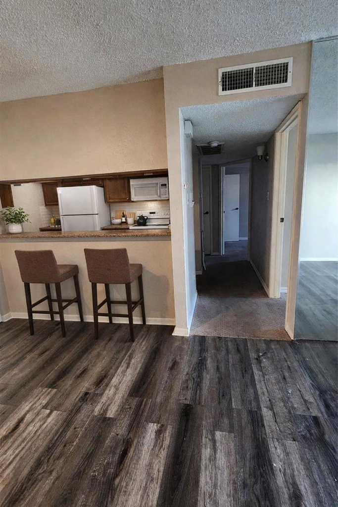2818 S Bartell Drive - Photo 2