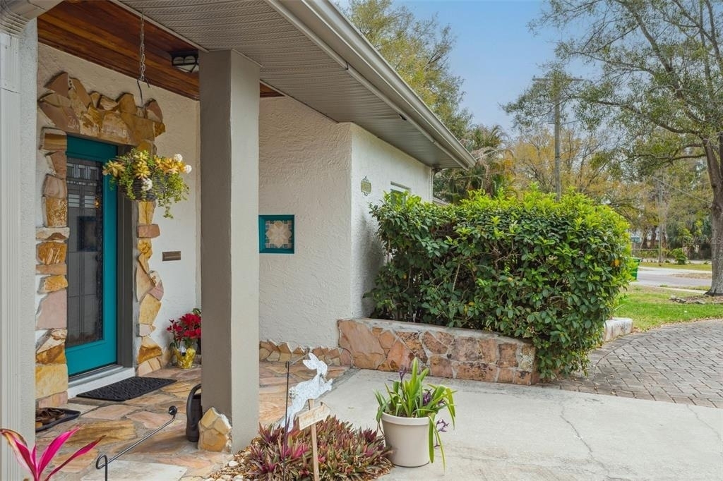 2603 N Ridgewood Avenue - Photo 1