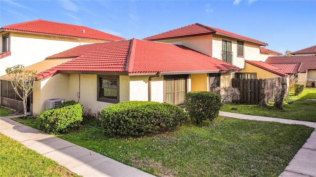 571 Hunter Circle - Photo 2