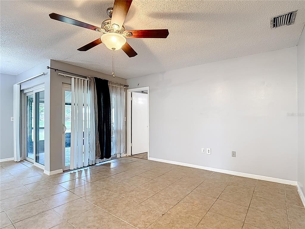 571 Hunter Circle - Photo 4