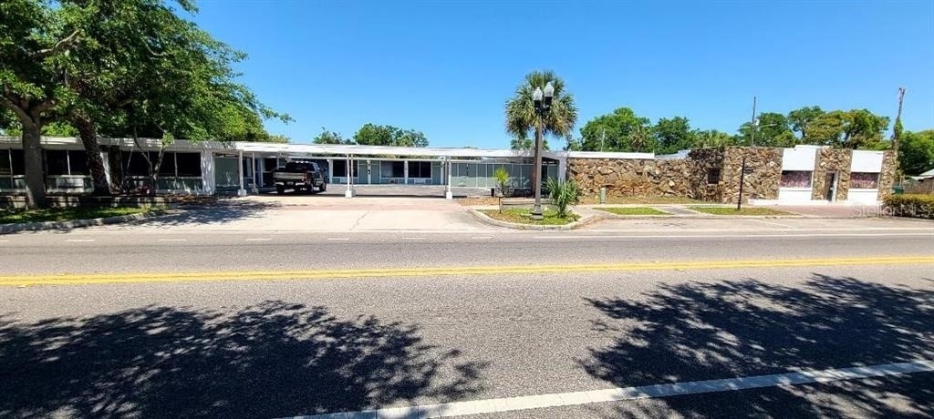 421 E Kennedy Boulevard - Photo 1