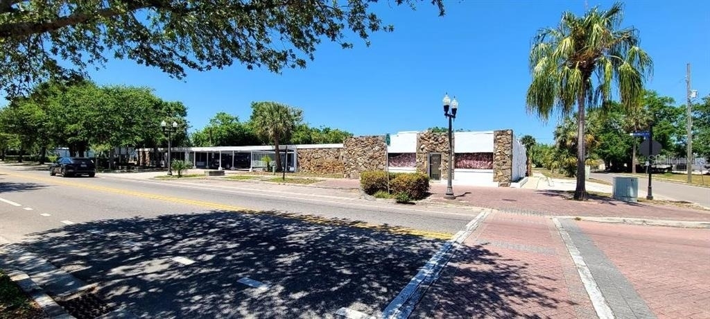 421 E Kennedy Boulevard - Photo 2