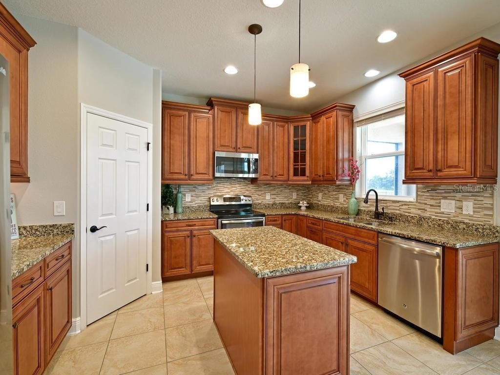 8031 111th Terrace E - Photo 8