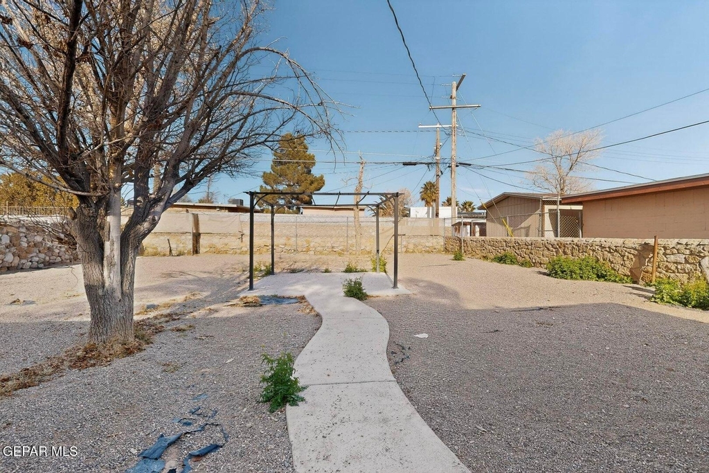 6203 Trowbridge Drive - Photo 18