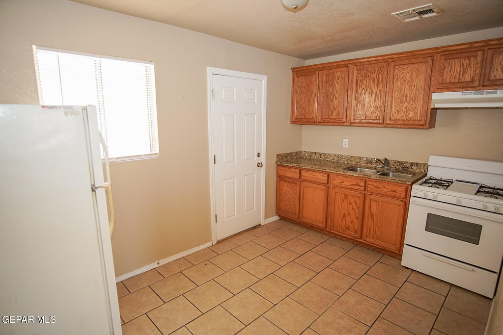8612 Lawson Street - Photo 4