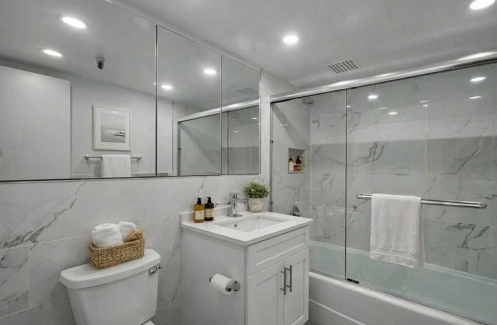 East 82nd Street - Photo 2