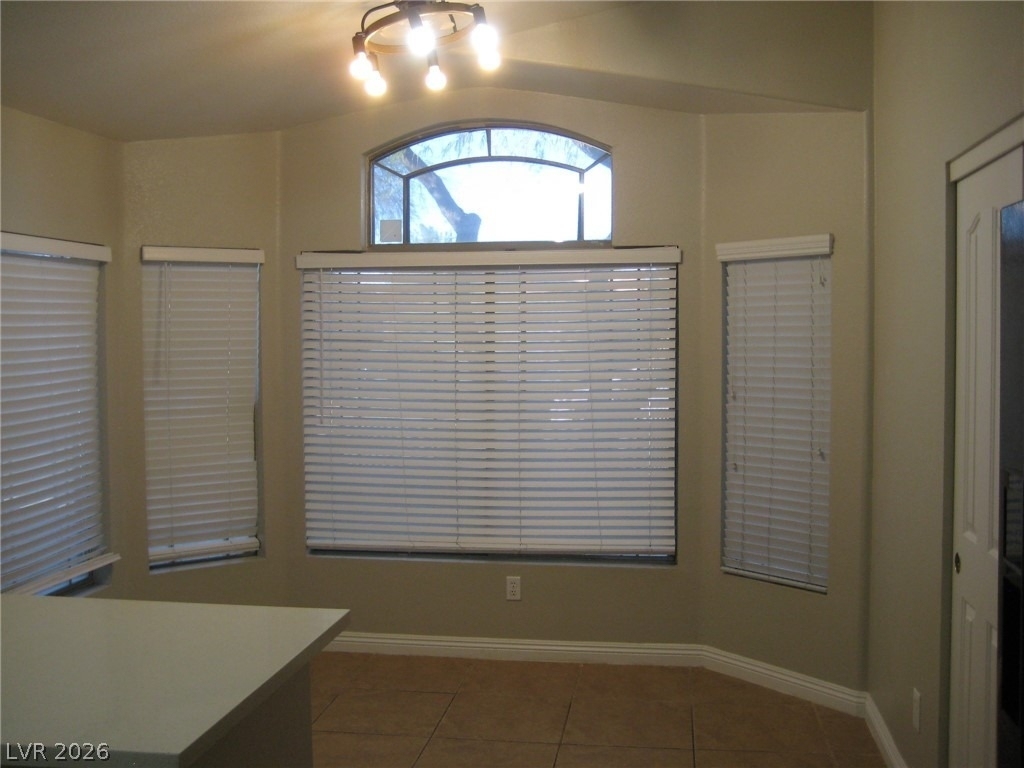 875 Hollandsworth Avenue - Photo 16