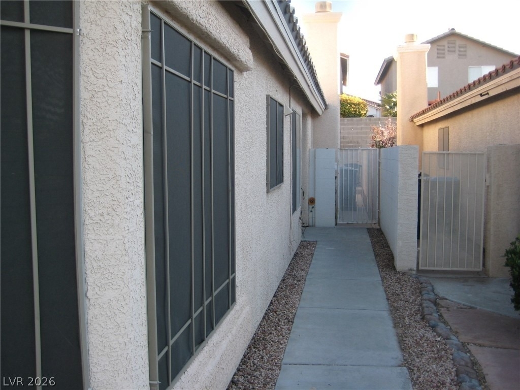 875 Hollandsworth Avenue - Photo 2