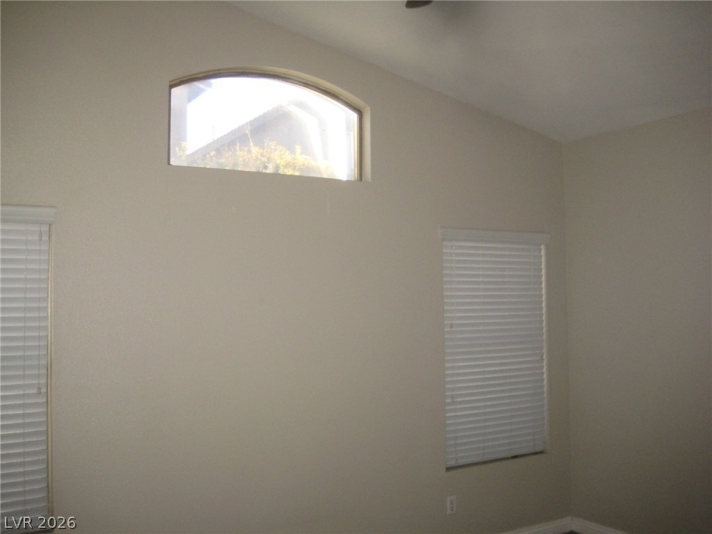 875 Hollandsworth Avenue - Photo 9
