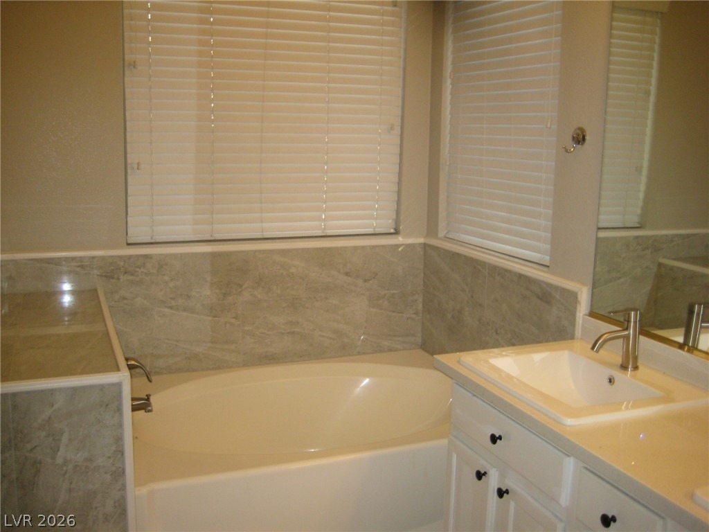 875 Hollandsworth Avenue - Photo 13