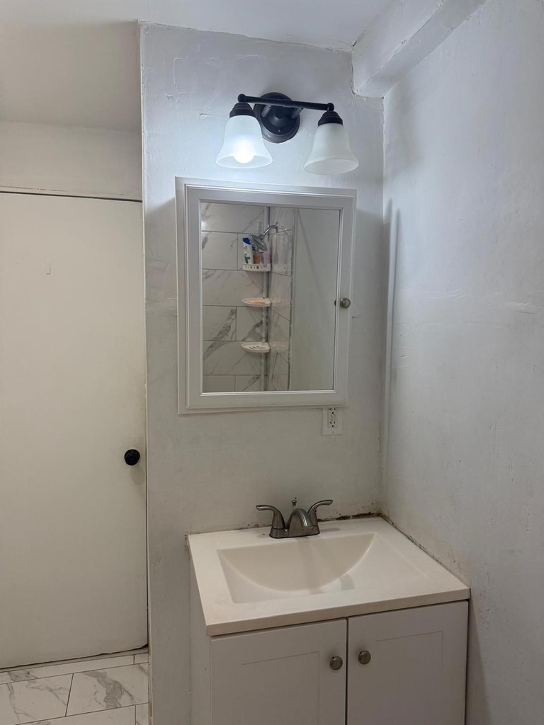 1116 W 32nd Street - Photo 7