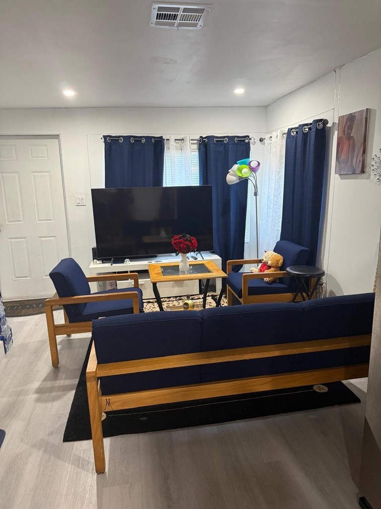 1116 W 32nd Street - Photo 1