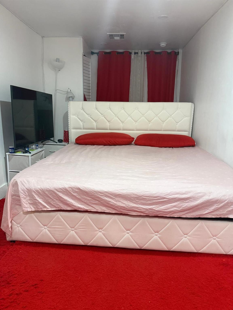 1116 W 32nd Street - Photo 3