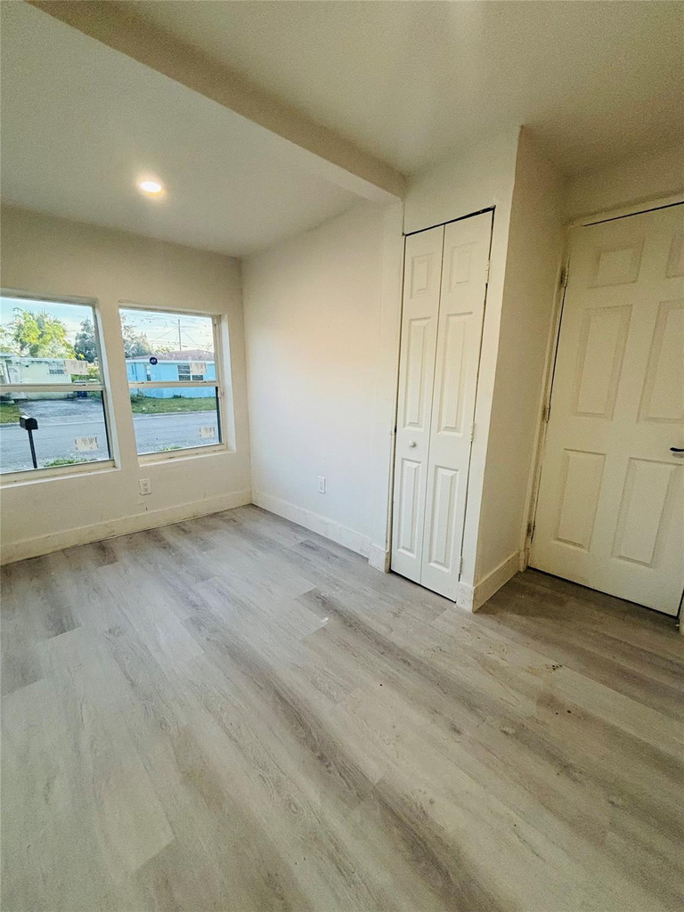 1116 W 32nd Street - Photo 9