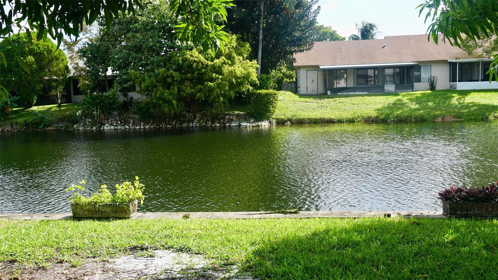 5908 Nw 81st Avenue - Photo 1