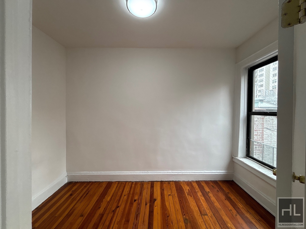 York Avenue - Photo 7