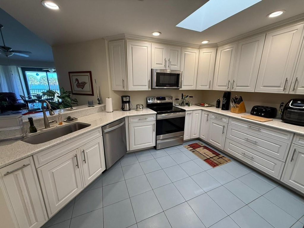 6102 Se Landing Way - Photo 2