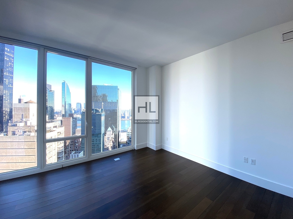 East 44th Street - Photo 3