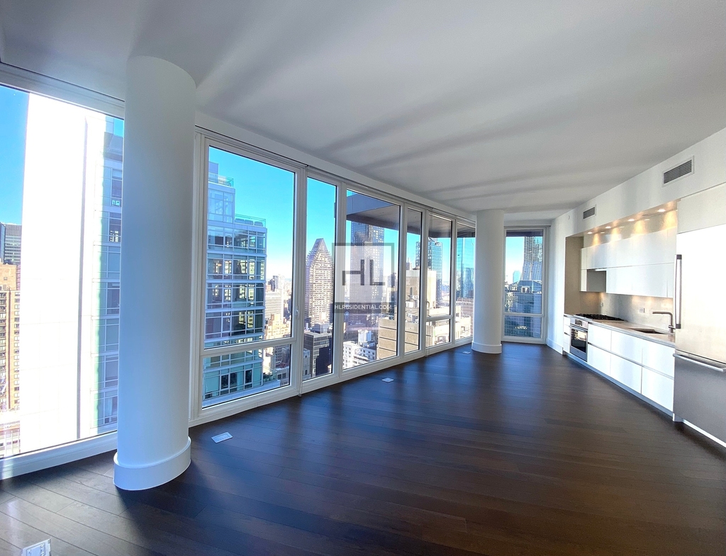 East 44th Street - Photo 1