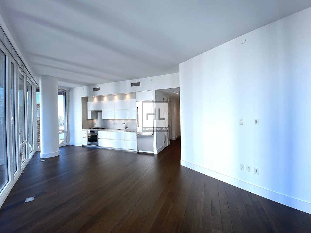 East 44th Street - Photo 0