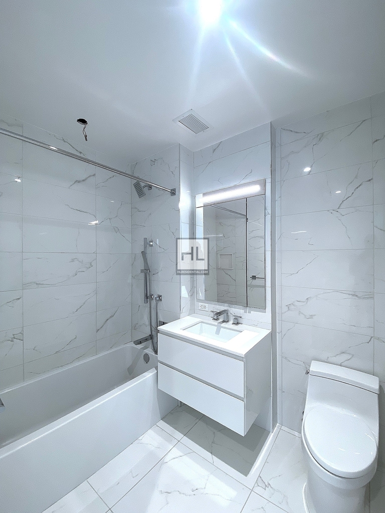 East 44th Street - Photo 4