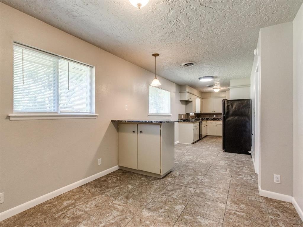 208 Thompson Drive - Photo 8