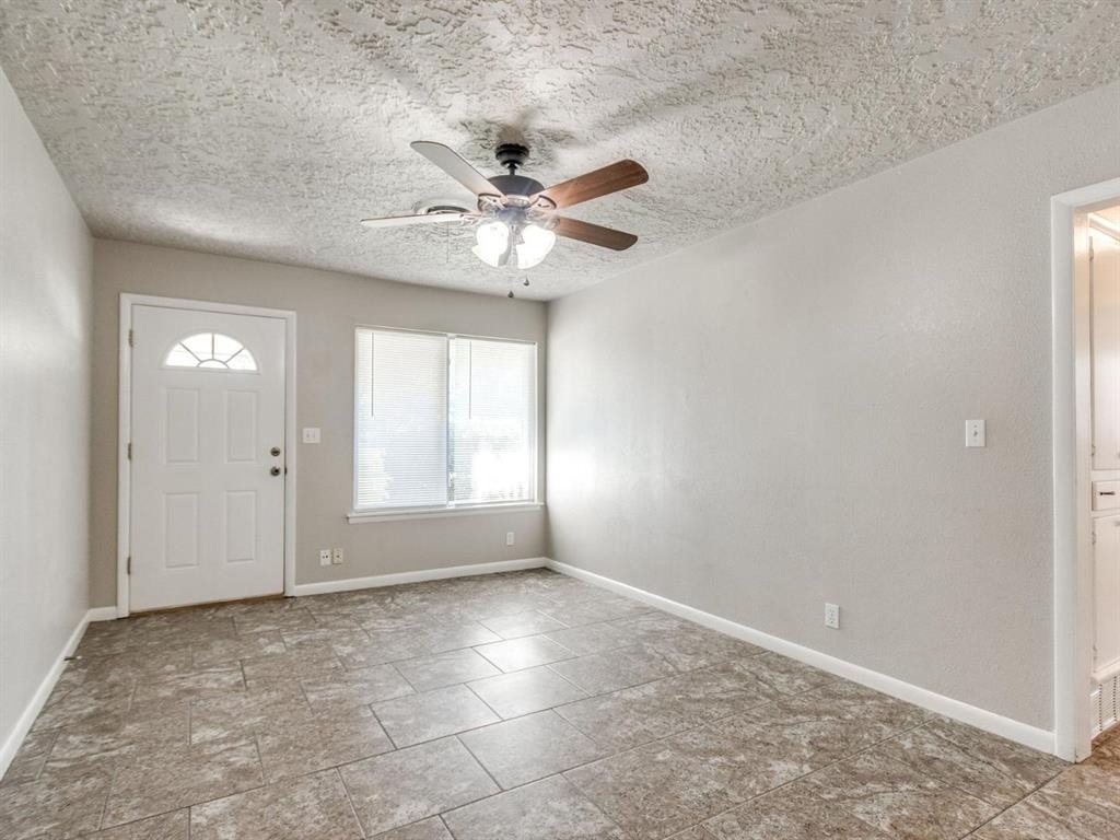 208 Thompson Drive - Photo 6