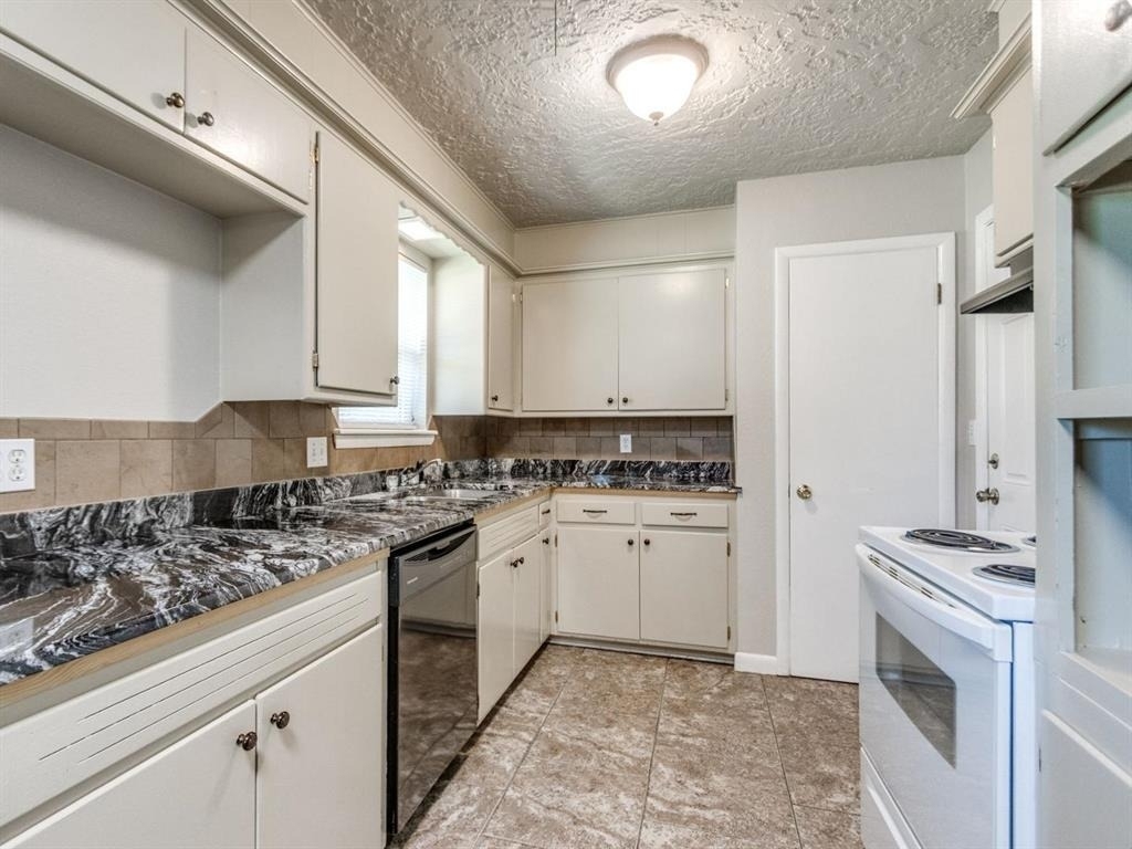 208 Thompson Drive - Photo 10