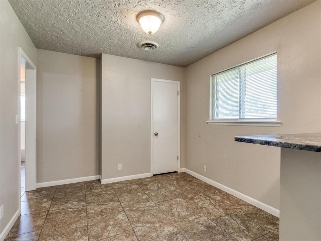 208 Thompson Drive - Photo 12