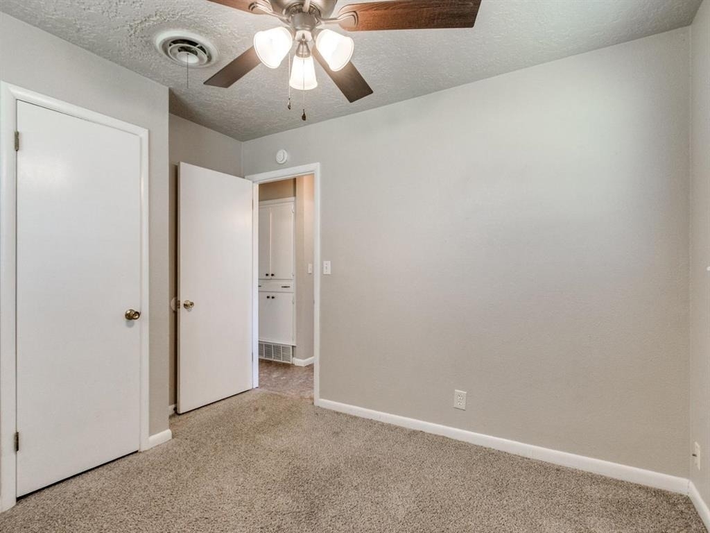 208 Thompson Drive - Photo 13