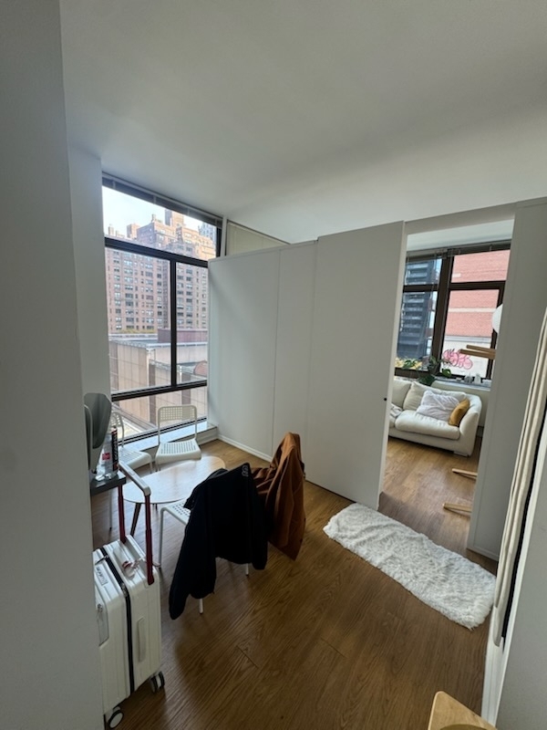 300 East 39th Street - Photo 4