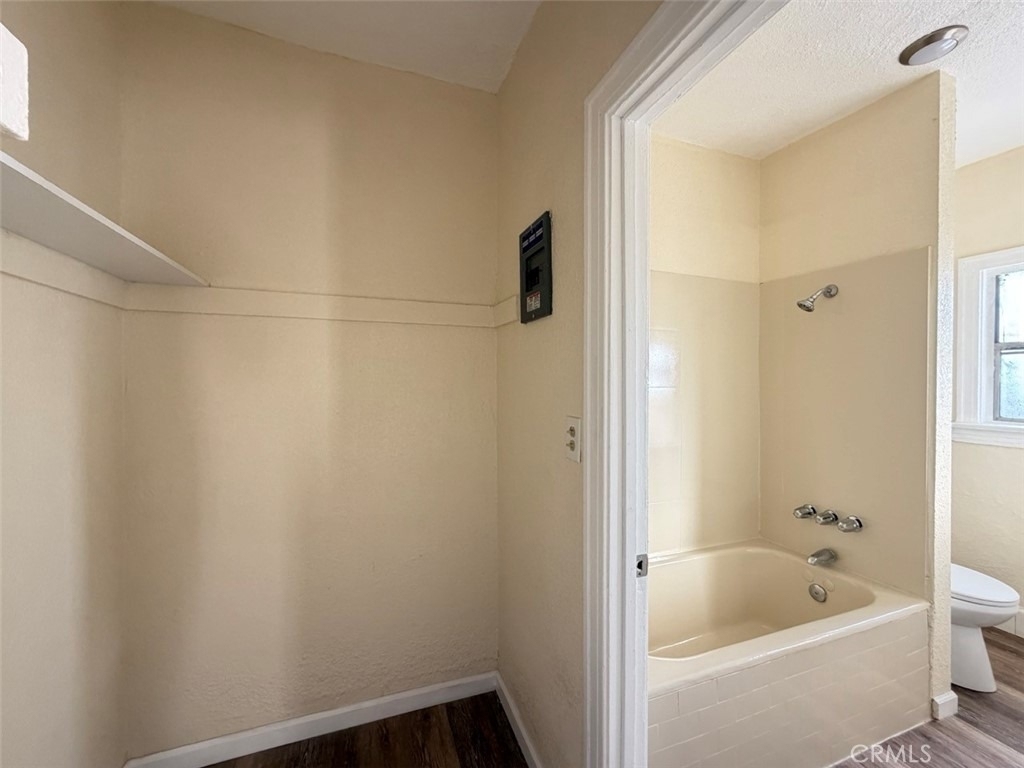 932 W 74th Street - Photo 3