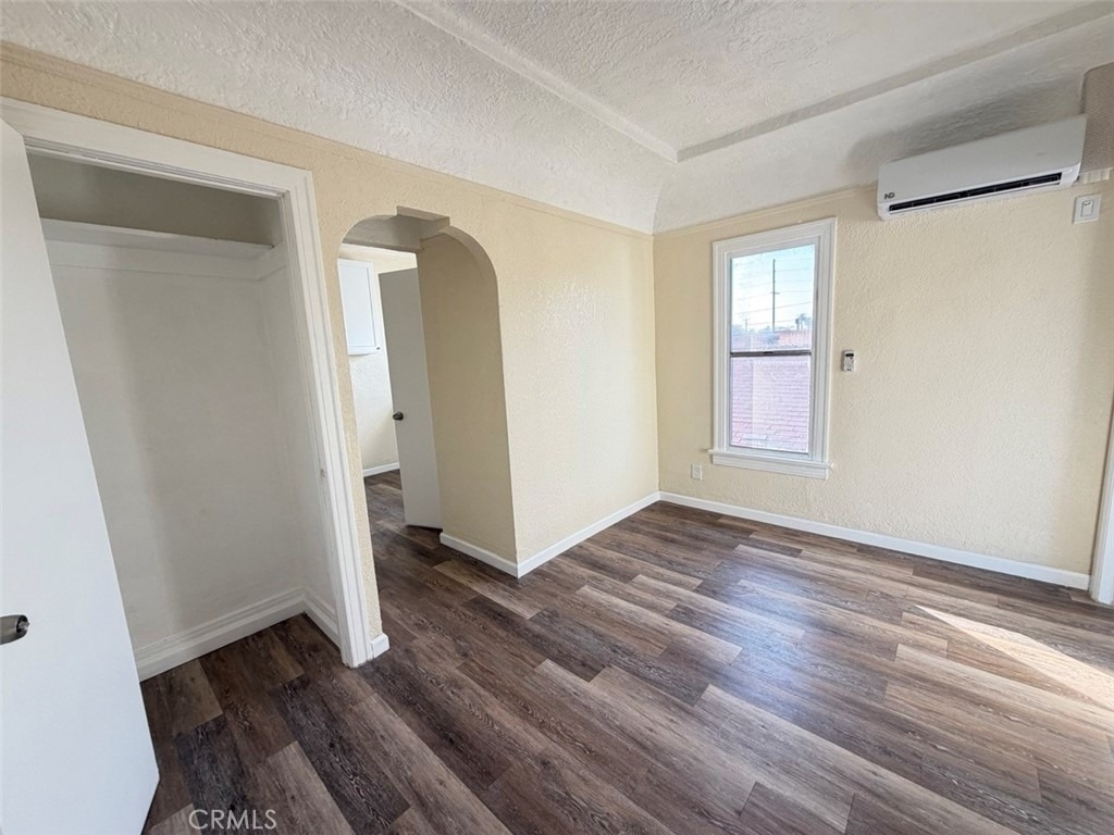932 W 74th Street - Photo 1