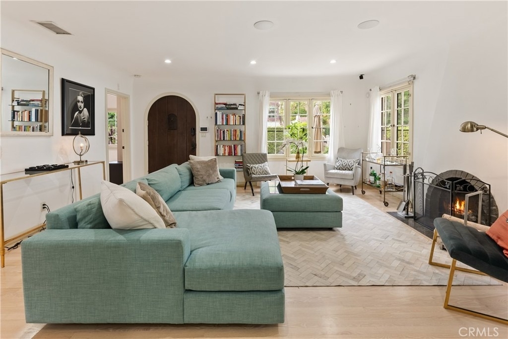 708 Westbourne - Photo 3