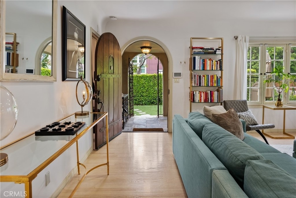 708 Westbourne - Photo 2