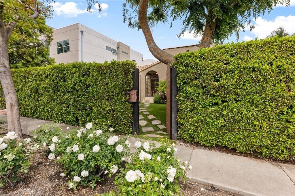 708 Westbourne - Photo 1