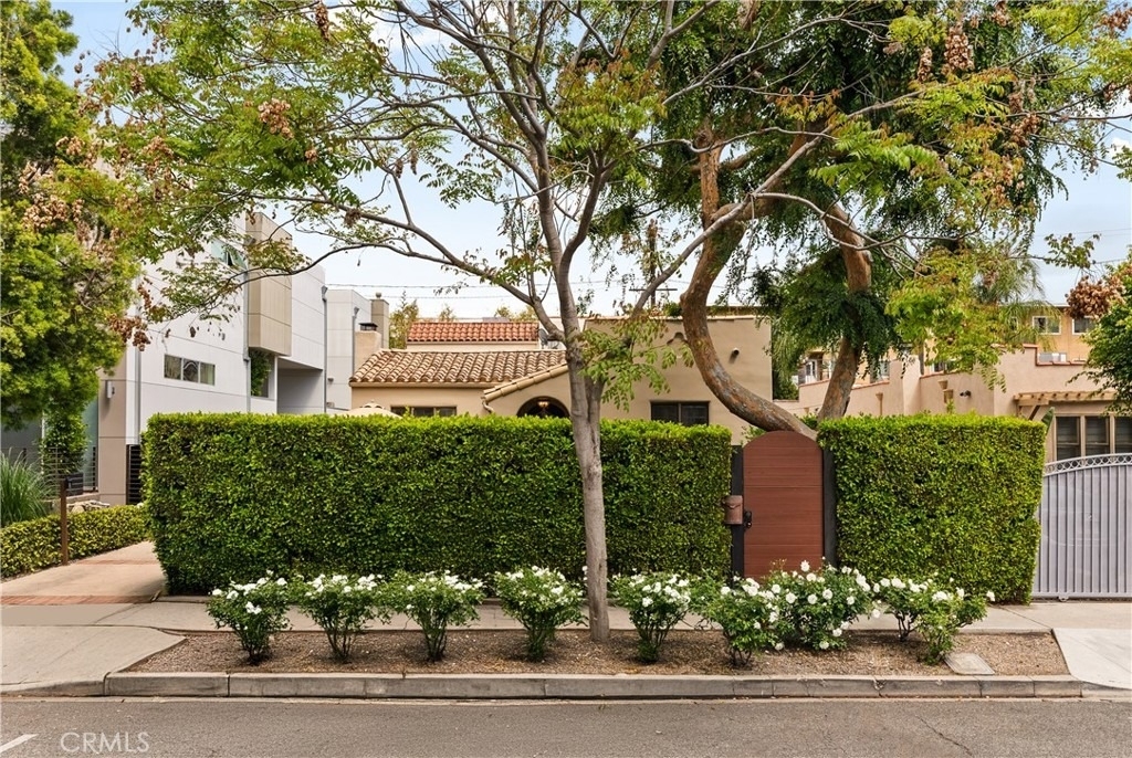 708 Westbourne - Photo 0
