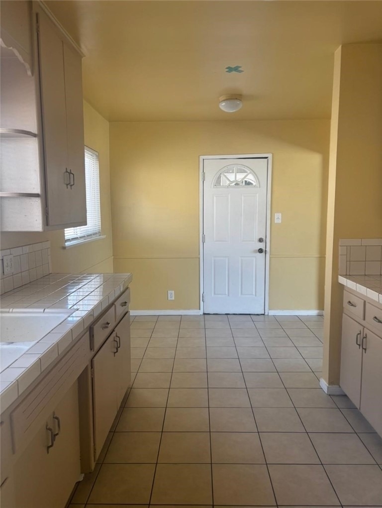 605 W D Street - Photo 1