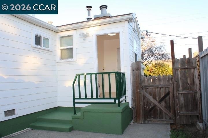 827 33rd St - Photo 17