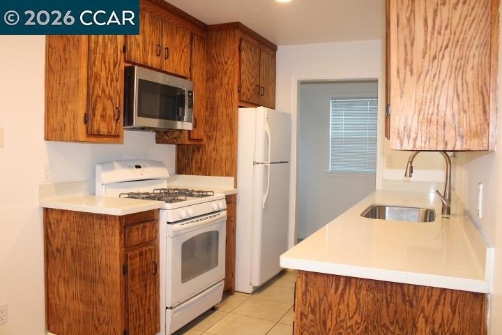 827 33rd St - Photo 5